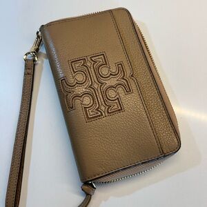 Tory Burch wristlet wallet